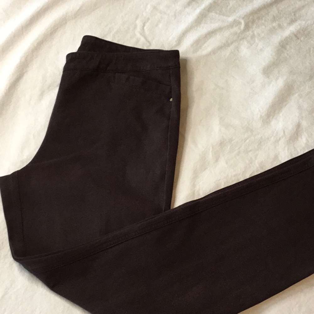 Chico's So Slimming women’s Pants in Brown. Chico size 1. Figure trimming.